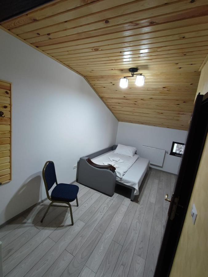 Hotel Enigma Bucovinei Vicovu de Jos Habitación foto