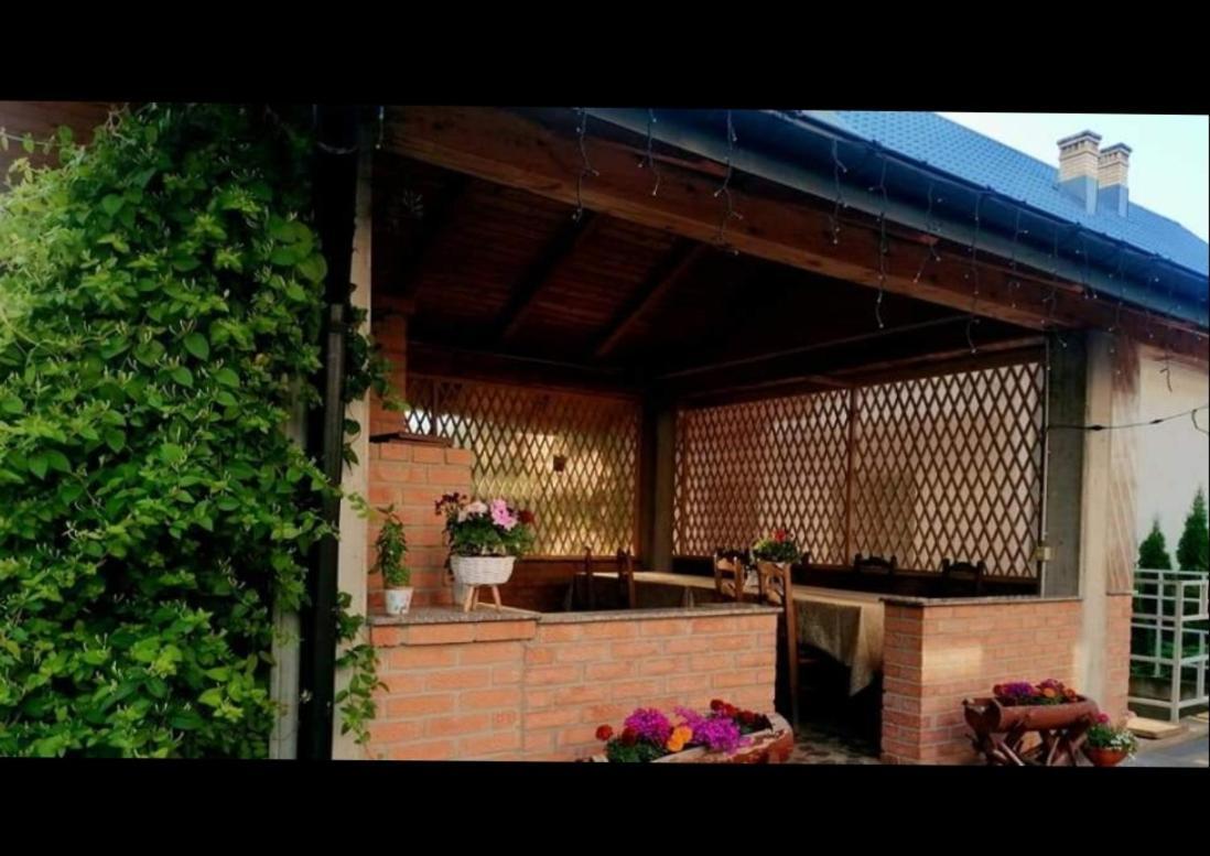 Hotel Enigma Bucovinei Vicovu de Jos Exterior foto