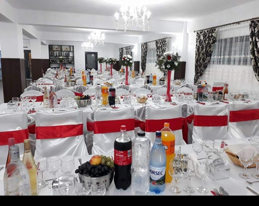 Hotel Enigma Bucovinei Vicovu de Jos Exterior foto