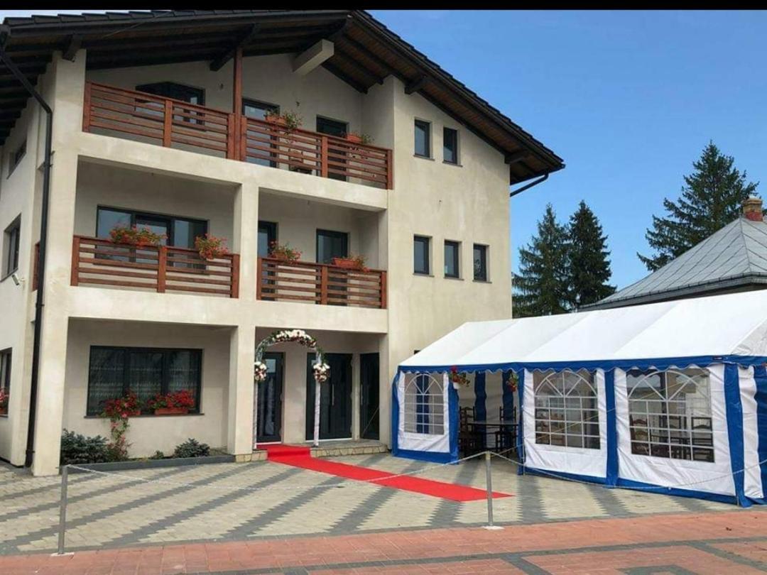 Hotel Enigma Bucovinei Vicovu de Jos Exterior foto